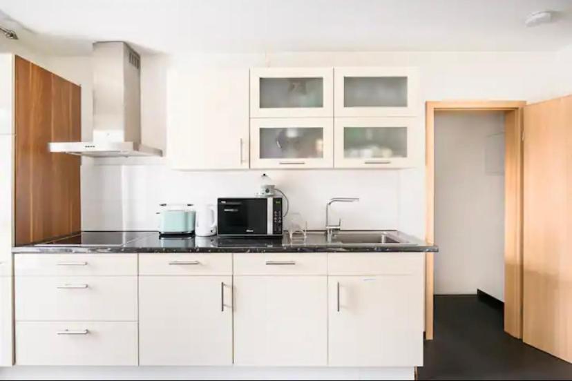 Guenstige Zimmer-Unterkunft Zimmer Mit Gemeinschaftsbad Lörrach Eksteriør billede
