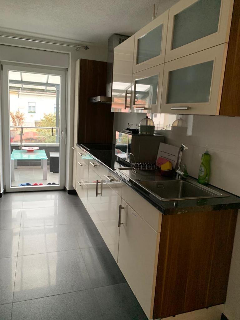 Guenstige Zimmer-Unterkunft Zimmer Mit Gemeinschaftsbad Lörrach Eksteriør billede
