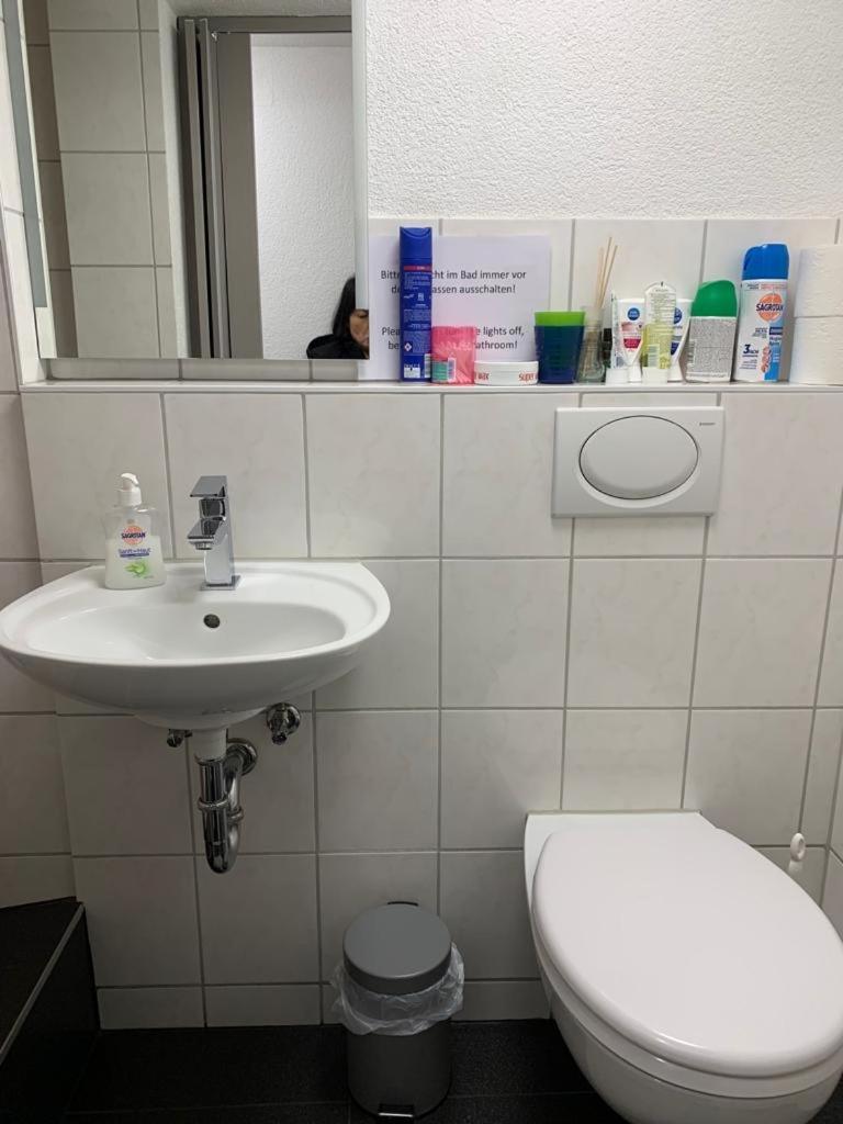 Guenstige Zimmer-Unterkunft Zimmer Mit Gemeinschaftsbad Lörrach Eksteriør billede
