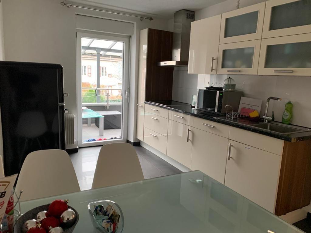 Guenstige Zimmer-Unterkunft Zimmer Mit Gemeinschaftsbad Lörrach Eksteriør billede