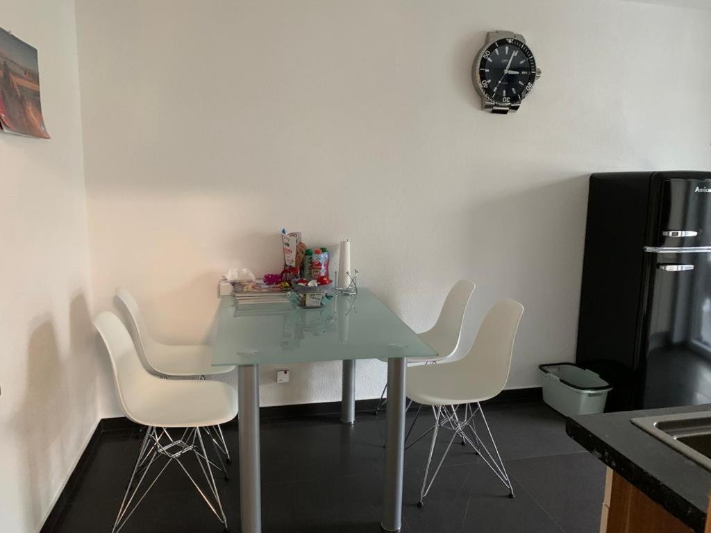 Guenstige Zimmer-Unterkunft Zimmer Mit Gemeinschaftsbad Lörrach Eksteriør billede
